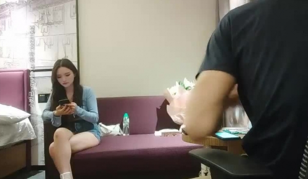 91沈先生嫖娼大师带你找外围深夜场，素质不错牛仔短裤妹，新视角对准屁股上位骑坐抽插猛操