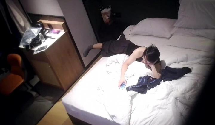 酒店偷拍 本月最佳极品高颜黑色旗袍御姐和小奶狗男友激情做爱大肥臀操起来应该爽翻了