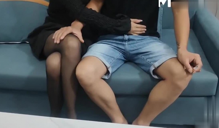极品28岁的榨汁黑丝人妻 朋友的女人就是好玩 每次抽插都有全根没入 浓浓的精液被榨干了