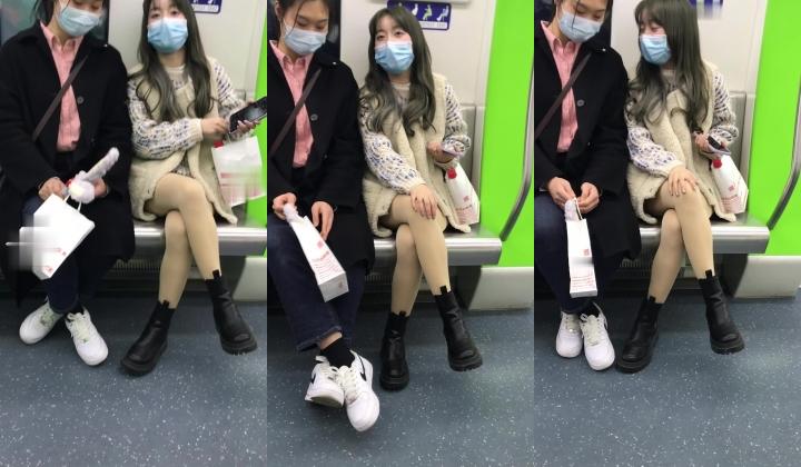 抄底颜值嫩妹【豹纹裙花内裤】地铁骚女故意露内裤引诱，爱心内裤太诱惑，硬了一路