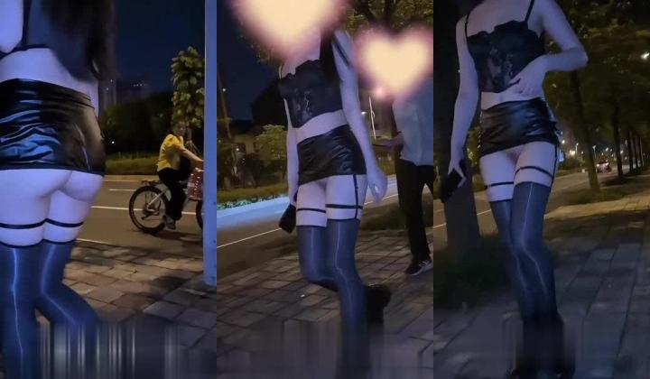 户外人前露出女神『AZINABUER』小M全裸接外卖的过程开头失败了于是又点了一份 在大叔的注视