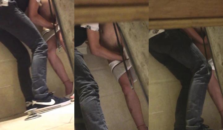 宾馆一路跟踪偷窥一对小情侣进了女厕 ️就知道有好戏了
