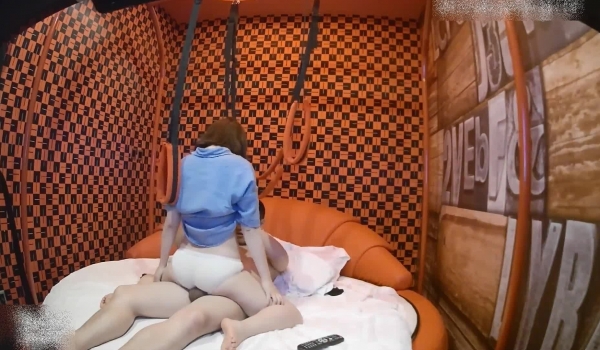 主题情趣宾馆楞头男性福的让人羡慕眼镜骚女友浪得不行特意穿上情趣衣跳骚舞女上位屁股扭的带感全程主动1080P超清