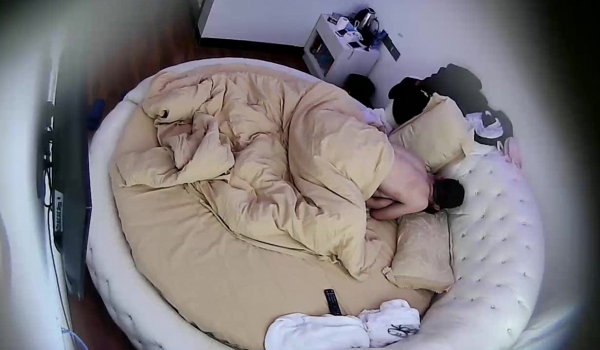 摄像头聚会后开房 先舔逼吃几把后操逼