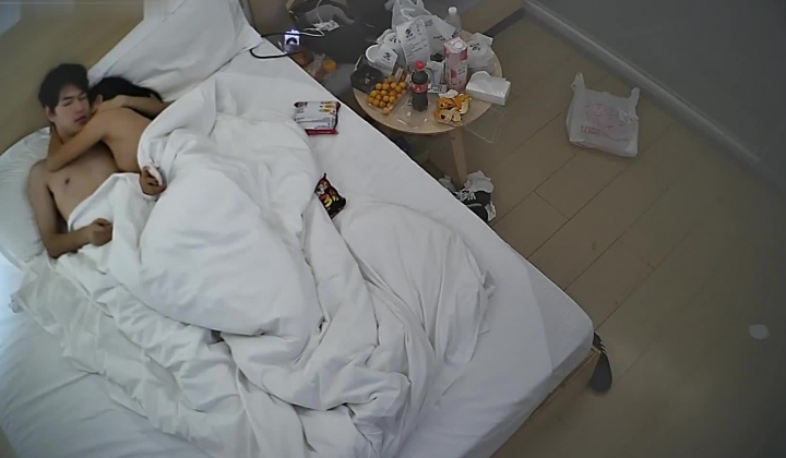 酒店偷拍 连续两天入住情侣气质甜美又身材不错的美女喜欢上位榨取男友精液