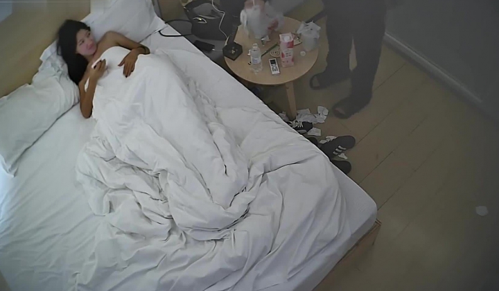 酒店偷拍 连续两天入住情侣气质甜美又身材不错的美女喜欢上位榨取男友精液