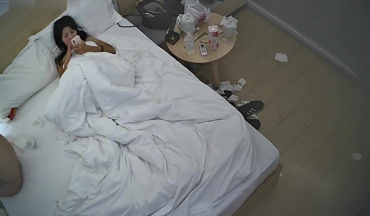 酒店偷拍 连续两天入住情侣气质甜美又身材不错的美女喜欢上位榨取男友精液