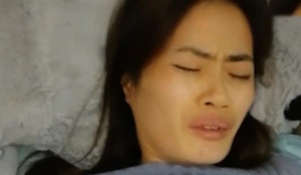 眼镜长发气质女友出差回来,居家造爱自拍,蝴蝶小臊B,内射肉洞!