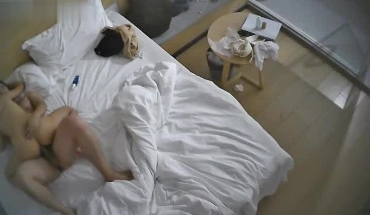 大波美女和喜欢扣穴男友激情每次都把她弄得很爽表情销魂