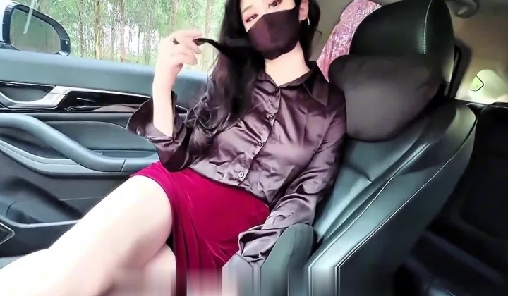 【野外车震高冷女上司】【萌崽儿】全裸圆润的大屁股索要肉棒 大开车门后入操逼 狠狠的内射溢出精液！