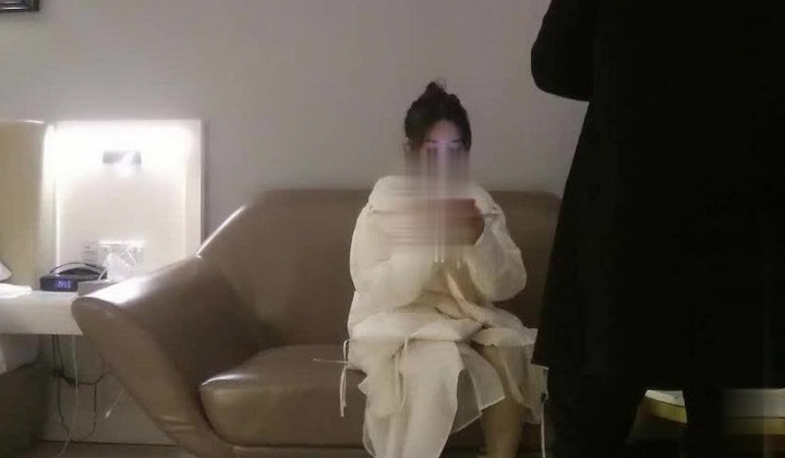 西安直播拍约啪颜值不错的清纯温柔乖巧美眉 骚逼淫荡对白