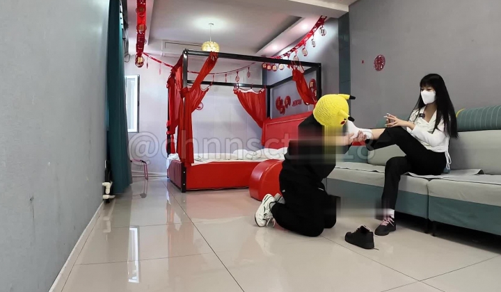 173女生，【与精神小妹的那些年】，VIP精选，舔脚，黄金，踩脸，吃嫩妹的大便