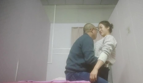 横扫街头炮王佳作，完整版未流出，【老王探花】，主打的就是一个性价比，不少漂亮小少妇，约炮出来狂草