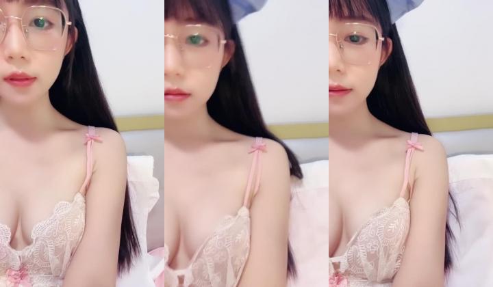 眼镜小妹【甜饱兔子】坚挺小馒头 粉红小穴 跳蛋自慰 十分诱惑