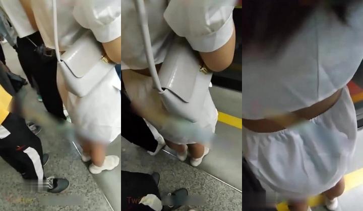 最新顶级重磅稀缺顶臀系列三人围猎把女神顶哭，28部高颜美女