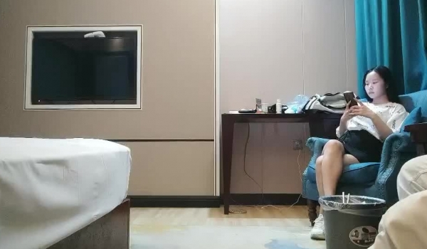 一代炮王疯狂的做爱机器【山鸡岁月】广撒网多选妞，一整天忙不停，美女不少选中极品美乳