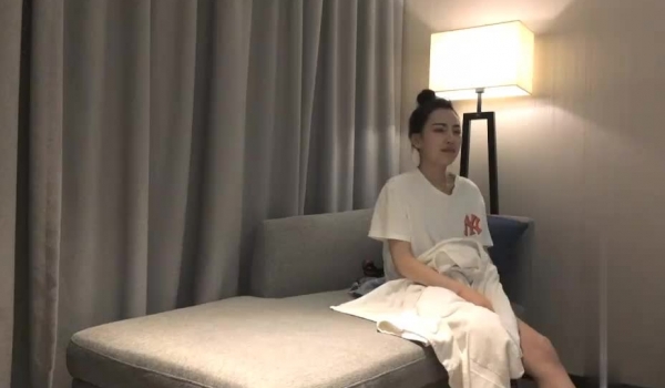 小宝寻花约了个白衣丸子头甜美萌妹啪啪，舌吻互舔调情口交骑乘抱着猛操