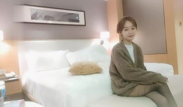 探花郎李寻欢深夜第二场长相甜美气质萌妹啪啪，苗条身材穿上黑丝口交上位骑坐抽插呻吟