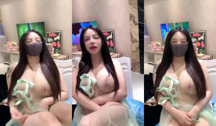 ️天然核弹爆乳女神！揉奶诱惑【炸土豆】完美颜值~淫液拉丝跳蛋自慰