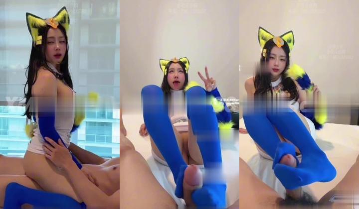 汐梦瑶 “小猫最喜欢的就是玩鸡巴吗？把腿张开一点 瑶瑶化身为埃及猫跟随音乐节拍在肉棒上疯狂舞动