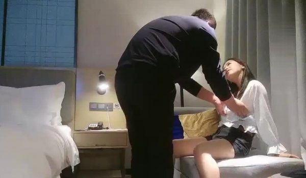 【全国探花】约了个高颜值白衣妹子，洗完澡口交上位骑乘抽插呻吟娇喘