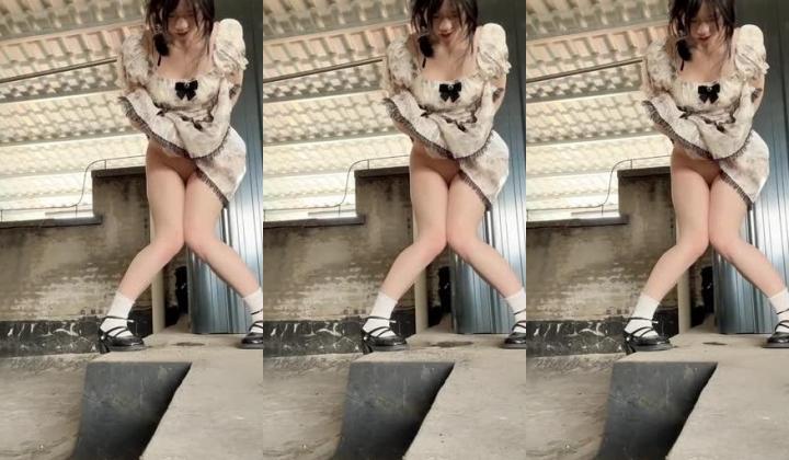 超清纯女大学生在家完成主人任务 带小狗尾巴肛塞爬行 高潮喷水！清纯淫荡切换只在一瞬间