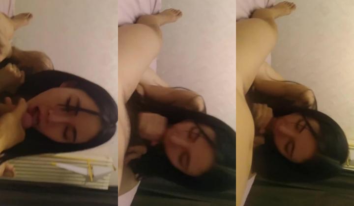下了班和温柔贤淑女朋友去开房，难得一遇的中分女神，口活加手速 被舔的极舒服！