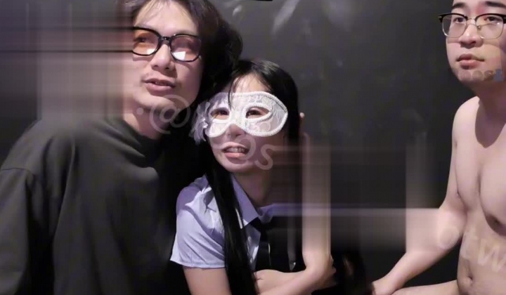 公鸡俱乐部 学姊的奶不晃会被撞到地上 两根肉棒干到她糜糜卯卯PART.1