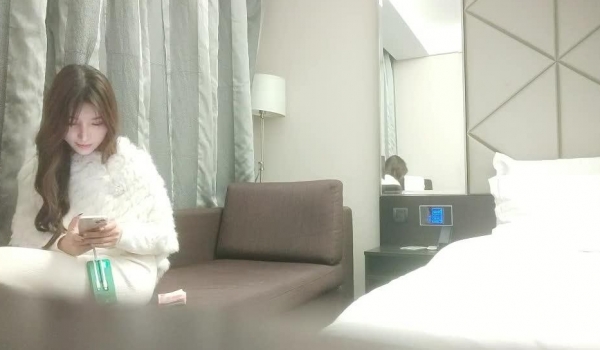 利哥探花 刚下海不久的少妇被操哭哇我第一次见你这样的客人
