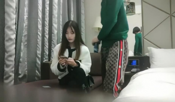 【干净利速】，168cm高挑长腿，清纯外围女神，裸吹，滑套，后入猛操，夜夜笙歌欢愉，精品不断