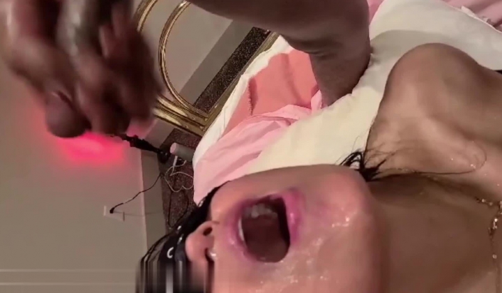 现居温哥华的国内BBC超强媚黑母狗【michellewiwi】百合多P酷爱黑驴屌