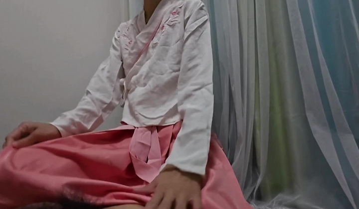 【露脸嫩妹】叔叔我成年了 - 同学妹妹用身体抵债 年轻的妹子就是嫩 一碰就出水裹紧肉棒无比湿滑 