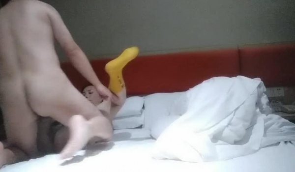 【千人斩探花】，良家兼职少妇，俏丽御姐范，胸大貌美又听话，最懂男人的年纪，激情四射一炮爽翻