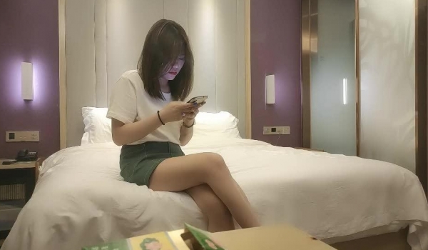 【小马寻花】深夜约操兼职小姐姐 害羞腼腆刚下水 风月老将肆意调教啪啪 呻吟动听俏佳人