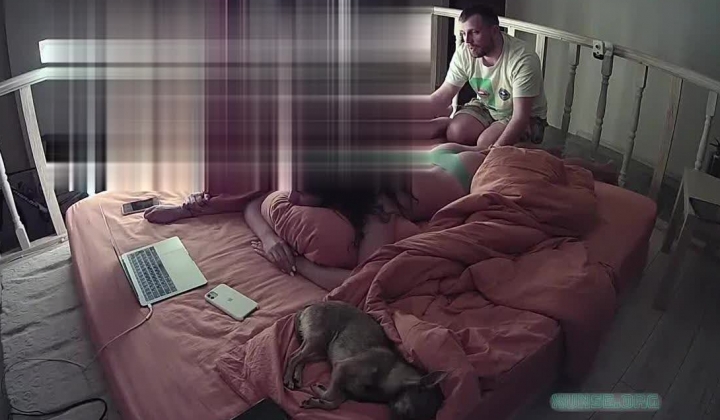 实名羡慕胡子哥的一天 看着视频就开始玩双飞了 正一个反一个 扣一个操一个 那画面太美我睁眼看