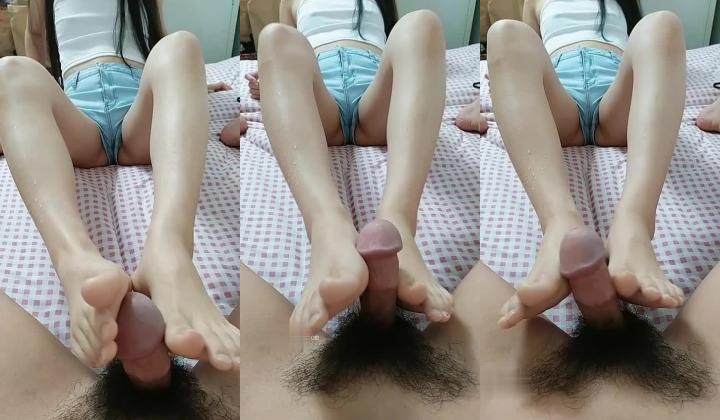 【嫩妹女友】贫乳大屁股纤细母狗女友【奶茶】啪啪口交