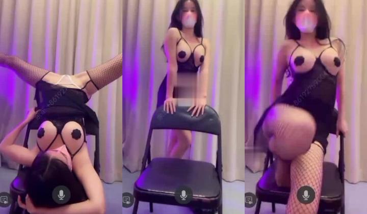抖音颜值嫩妹【嗏烧包】极品骚逼，好身材大长腿，裸舞诱惑，一对一演出被大哥出卖
