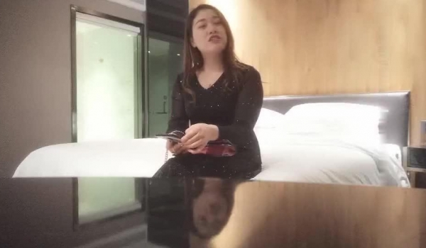 老哥探花约了个丰满身材少妇TP啪啪 洗完澡口交后入大力猛操非常诱人