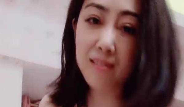 酒店里面单男约个熟女级别的美少妇，无套啪啪做爱全过程，叫声很刺激