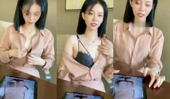 美术老师兼秀人网女神模特【一颗甜蛋黄a】土豪私人订制露三点假屌自慰反差类型的宝藏女孩