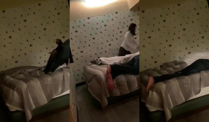 最刺激的来了【全网最真实的强奸】骚聊三个月的30岁已婚韵味少妇借口送她回家穿着OL黑丝 开房骗进强干被骂禽兽1