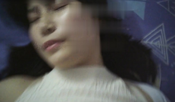 有点姿色大奶子良家少妇自己单干100元经济实惠嫖客貌似好久没干了很生猛小姐忍不住呻吟出声