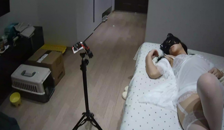【少女时代】，刚上大二的学妹，从第一次的青涩不知所措，到如今的婉转呻吟，超清做爱特写