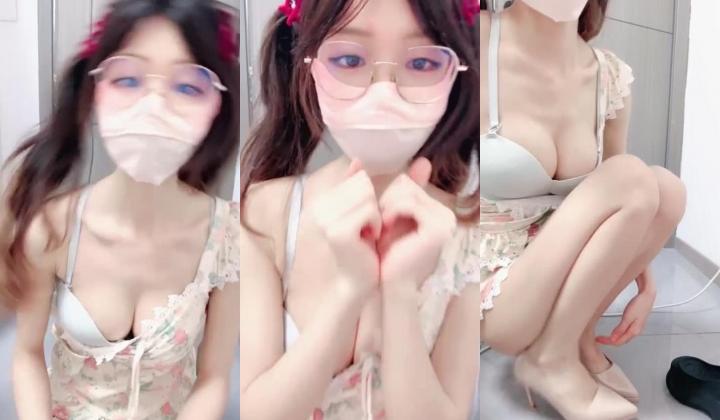 超嫩萝莉学妹《丝奶猫猫》那么瘦竟然那么大顶级酥胸 裸舞江南style