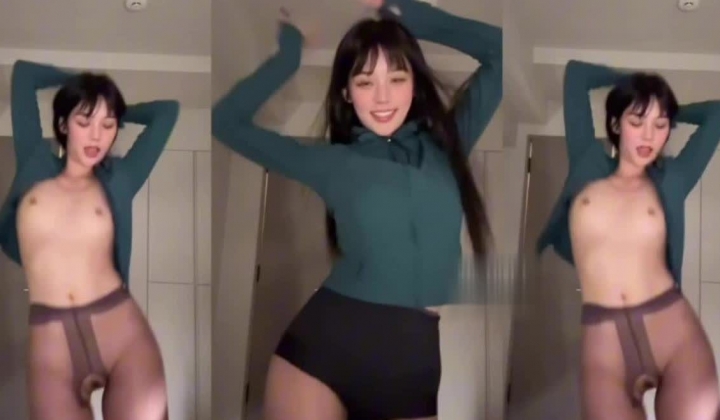 艺校活泼露脸美女【玉米yum_707】裸舞作品，在你身上就这么摇