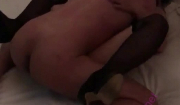 【云盘不慎泄密】在高档KTV里玩的很嗨的情侣让女友换上黑丝高跟鞋跳艳舞再啪啪 外表清纯原来内心淫