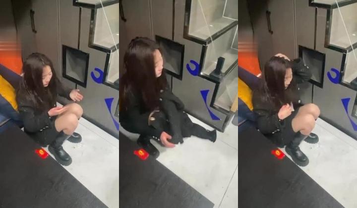 霸凌几时休南宁台球厅摆球小妹被骗到酒店扒光衣服疯狂暴打！