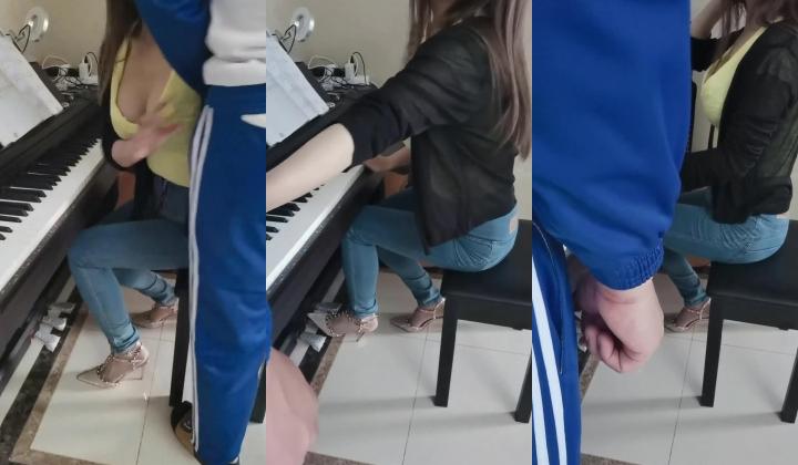 私人家教钢琴老师无法抗拒的紧身牛仔裤~奏乐醉人，迷得学生特别紧张，下面发热，老师帮你舔一下再波推