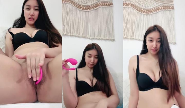 美乳大学生，超级反差，【徐徐快跑】，身高168，体重98，素颜脱光，三点全露自慰水好多