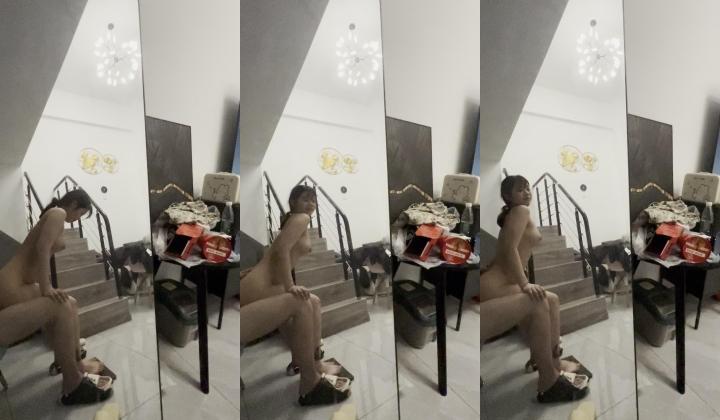 一对小情侣的日常性爱流出，女的颜值还是什么耐看的